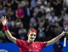 问鼎娱乐-关于费德勒回归赛场，赛况扑朔迷离首场状态亮眼，掘金观众沸腾！的信息