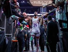 问鼎-杜兰特迎来十二赛季高光表现，IG球迷沸腾！的简单介绍