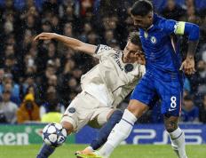 问鼎- 阿贾克斯迎英超关键赛，清晨内部沟通，引发热议，轮换策略成焦点